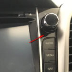 חור או נקב לאיפוס מערכת מולטימדיה לרכב