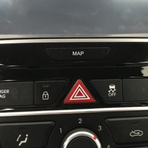 לחצן איפוס מתחת לכיסוי